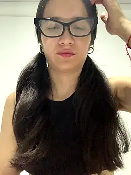 Bella still online show from 11.11.25