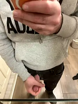 Snapshot of Klaus298 chatting on 12.16.25 Klaus298 online show from 12.16.25