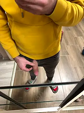 Snapshot of Klaus298 chatting on 12.19.25 Klaus298 online show from 12.19.25