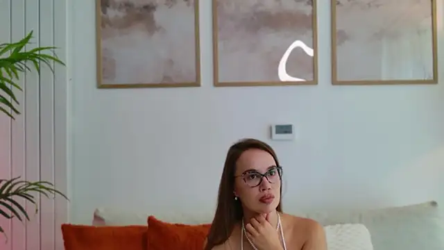 Snapshot of GoddessRoxana chatting on 07.07.26 GoddessRoxana online show from 07.07.26