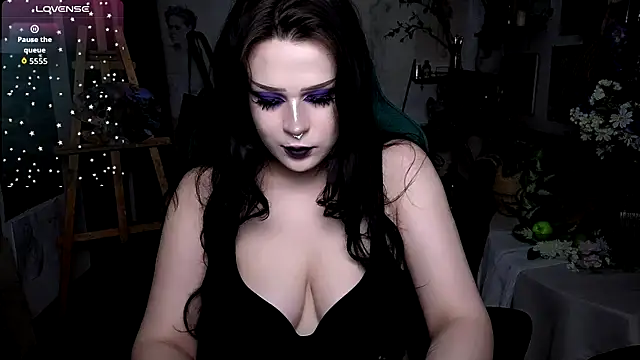 Snapshot of Rouz_Farrel chatting on 09.27.25 Rouz Farrel online show from 09.27.25
