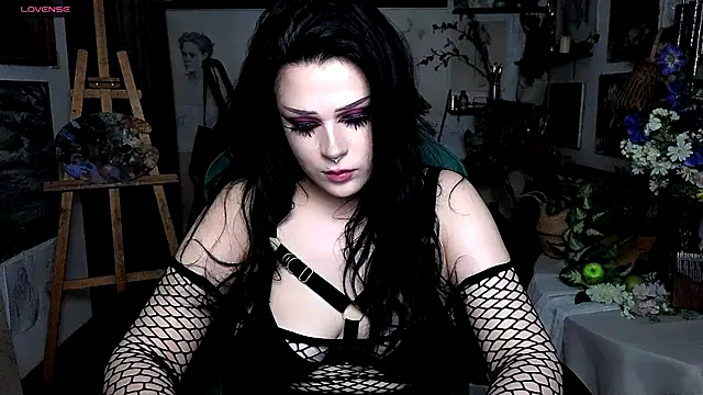 Snapshot of Rouz_Farrel chatting on 10.05.25 Rouz Farrel online show from 10.05.25