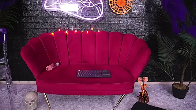 Snapshot of Annabellerise chatting on 10.27.25 Annabellerise online show from 10.27.25