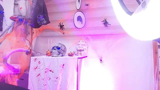 Auroraa miller online show from 10.31.25