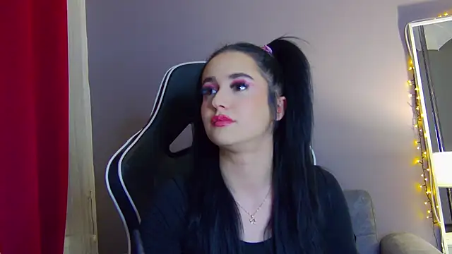 Snapshot of Eva_Lovvia_ chatting on 02.19.25 Eva Lovvia  online show from 02.19.25