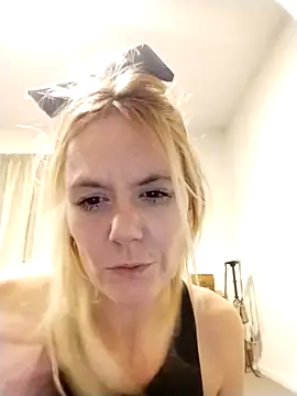 Snapshot of Sliprynip69 chatting on 04.15.26 Sliprynip69 online show from 04.15.26