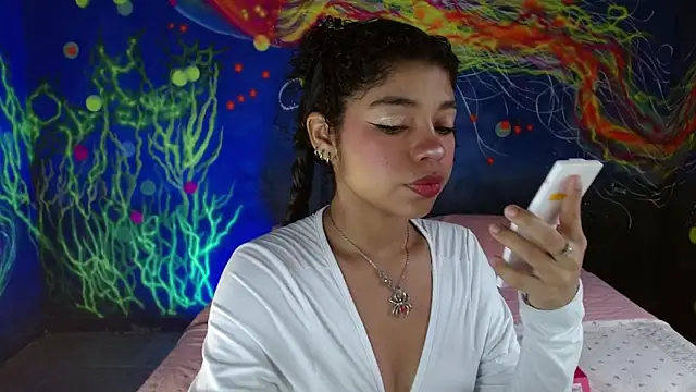 lucie petite online show from 09.10.25