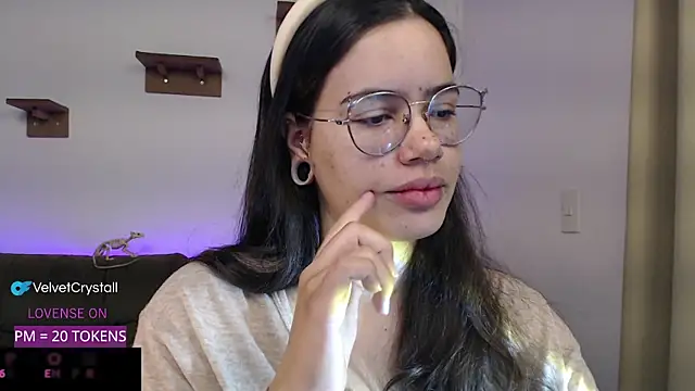 crystalll room online show from 10.26.25