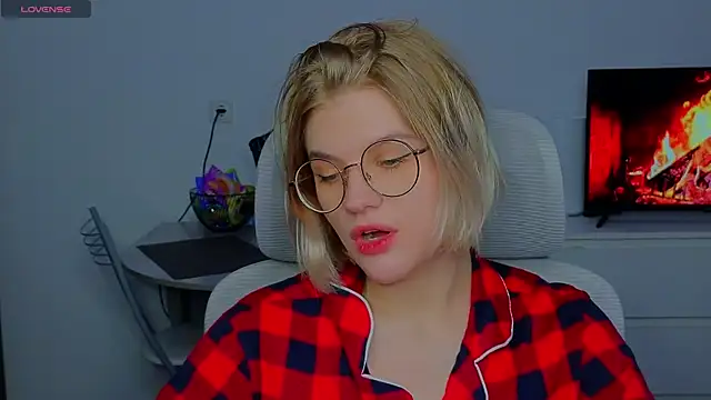 Snapshot of _JessieVibes chatting on 02.13.25 JessieVibes online show from 02.13.25