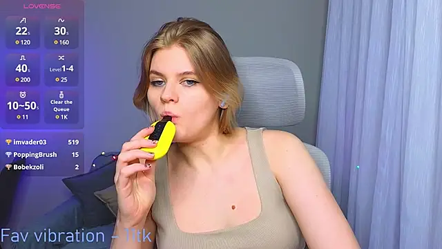 Snapshot of _JessieVibes chatting on 03.05.25 JessieVibes online show from 03.05.25