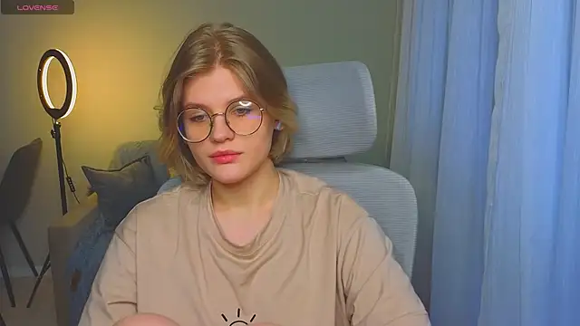 Snapshot of _JessieVibes chatting on 03.10.25 JessieVibes online show from 03.10.25