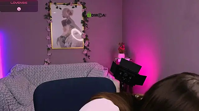 flora ri online show from 10.10.25