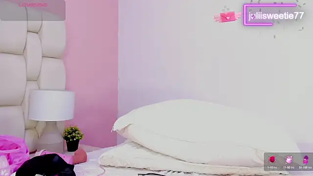 Snapshot of JuliiSweetie chatting on 01.29.25 JuliiSweetie online show from 01.29.25