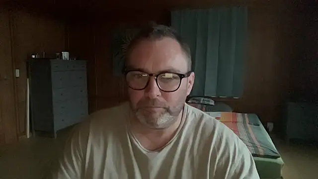 Snapshot of Leckmich77 chatting on 02.28.25 Leckmich77 online show from 02.28.25