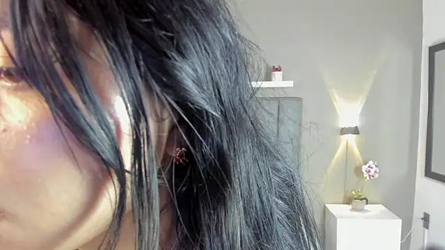 Snapshot of adarna13_ chatting on 04.28.26 adarna13 online show from 04.28.26