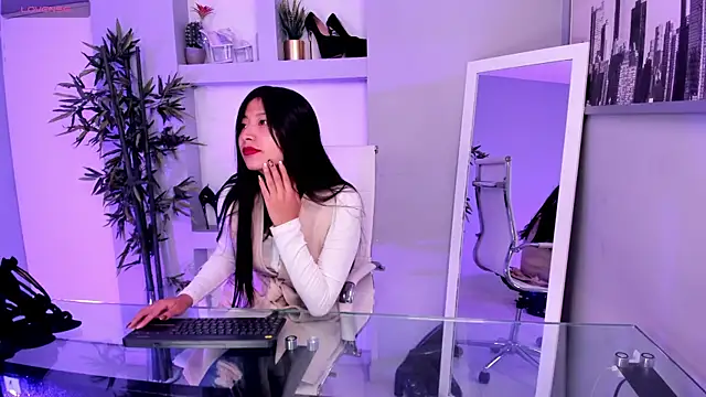 hannah howeell   online show from 01.29.25