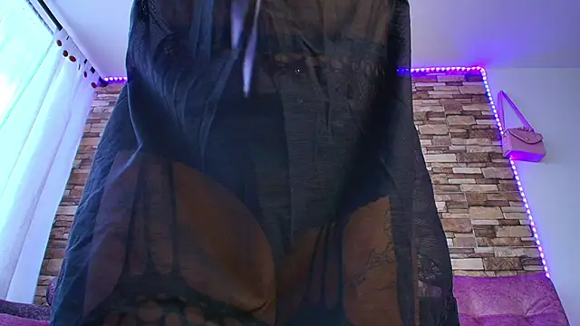 MiaFlamesxxx online show from 11.04.25