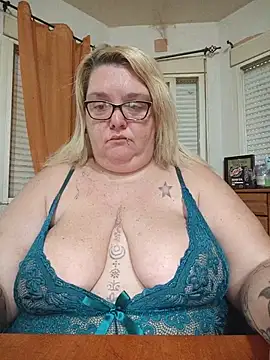 Snapshot of diosacurvy1984 chatting on 05.20.26 diosacurvy1984 online show from 05.20.26