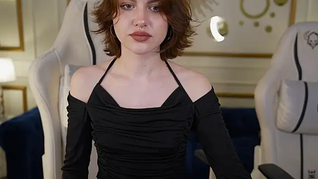 Snapshot of Roxi_Twix chatting on 01.29.25 Roxi Twix online show from 01.29.25