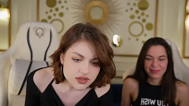 Snapshot of Roxi_Twix chatting on 01.29.25 Roxi Twix online show from 01.29.25