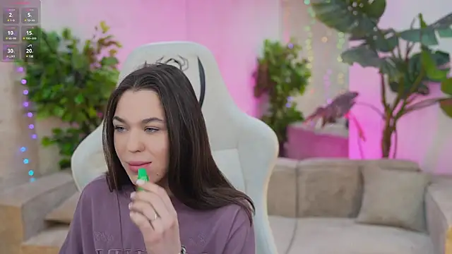 Snapshot of Roxi_Twix chatting on 02.07.25 Roxi Twix online show from 02.07.25