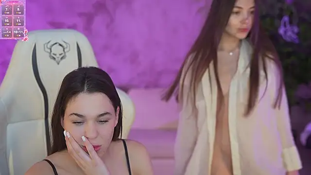 Snapshot of Roxi_Twix chatting on 02.09.25 Roxi Twix online show from 02.09.25