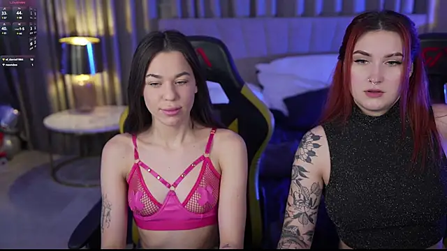 Snapshot of Roxi_Twix chatting on 02.19.25 Roxi Twix online show from 02.19.25