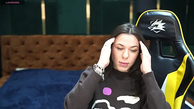 Snapshot of Roxi_Twix chatting on 03.14.25 Roxi Twix online show from 03.14.25