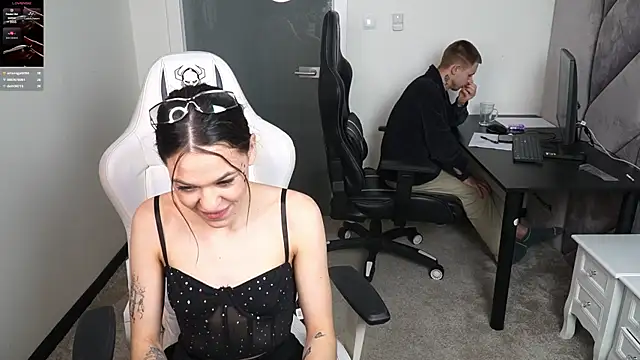 Snapshot of Roxi_Twix chatting on 03.22.25 Roxi Twix online show from 03.22.25