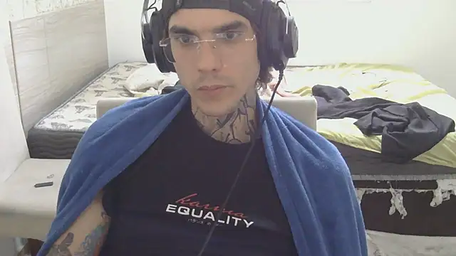 Snapshot of smokingink chatting on 06.25.26 smokingink online show from 06.25.26