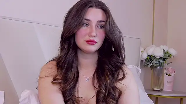 Snapshot of KiraBarlows chatting on 02.06.25 KiraBarlows online show from 02.06.25