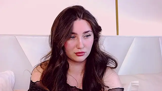 Snapshot of KiraBarlows chatting on 03.06.25 KiraBarlows online show from 03.06.25