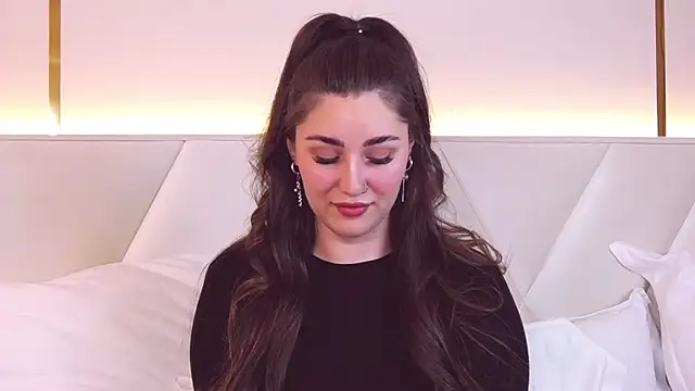 Snapshot of KiraBarlows chatting on 03.21.25 KiraBarlows online show from 03.21.25