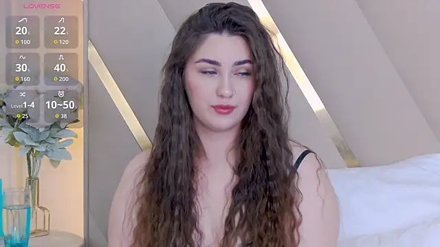 Snapshot of KiraBarlows chatting on 10.08.25 KiraBarlows online show from 10.08.25