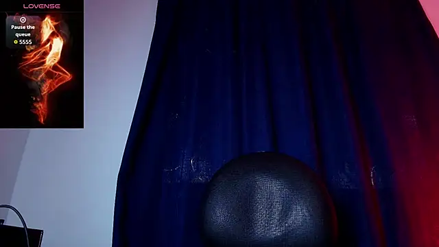 Snapshot of wolfandsky chatting on 12.20.25 wolfandsky online show from 12.20.25