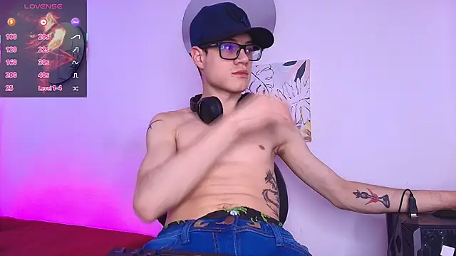 Snapshot of wolfandsky chatting on 02.23.26 wolfandsky online show from 02.23.26