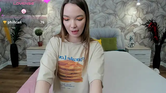 Snapshot of SusannJohnson chatting on 03.10.25 SusannJohnson online show from 03.10.25