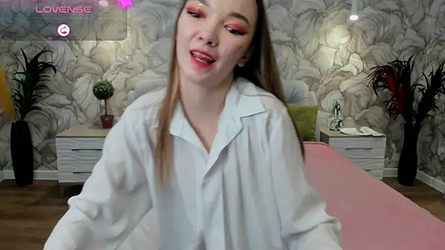 Snapshot of SusannJohnson chatting on 03.12.25 SusannJohnson online show from 03.12.25