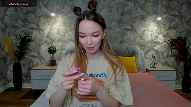 Snapshot of SusannJohnson chatting on 03.17.25 SusannJohnson online show from 03.17.25