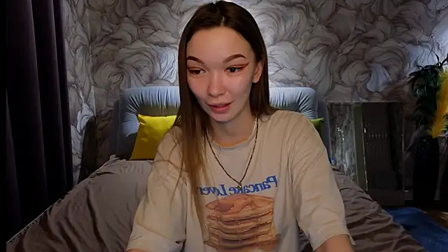 Snapshot of SusannJohnson chatting on 10.28.25 SusannJohnson online show from 10.28.25