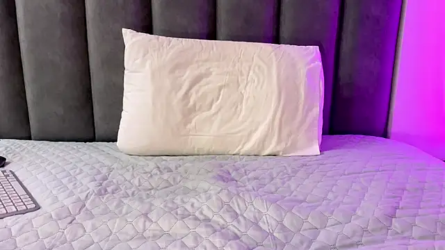 max shy online show from 10.27.25