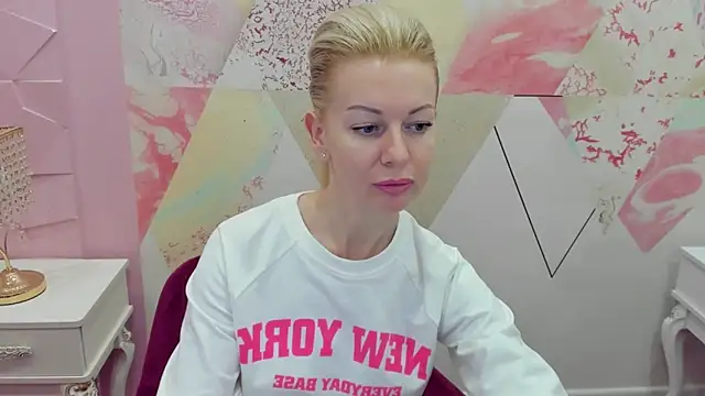 Snapshot of Helly_bolly43 chatting on 01.17.25 Helly bolly43 online show from 01.17.25