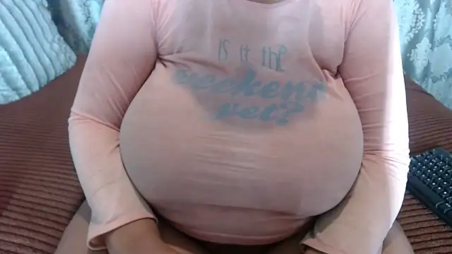 Snapshot of BUBBLYBUNNYxx chatting on 04.19.26 BUBBLYBUNNYxx online show from 04.19.26