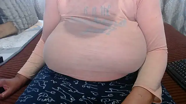 Snapshot of BUBBLYBUNNYxx chatting on 05.07.26 BUBBLYBUNNYxx online show from 05.07.26