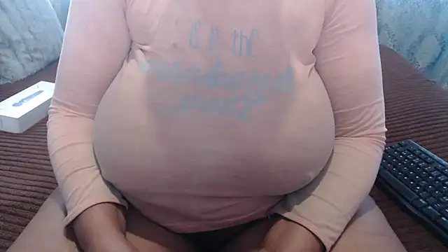 Snapshot of BUBBLYBUNNYxx chatting on 05.28.26 BUBBLYBUNNYxx online show from 05.28.26