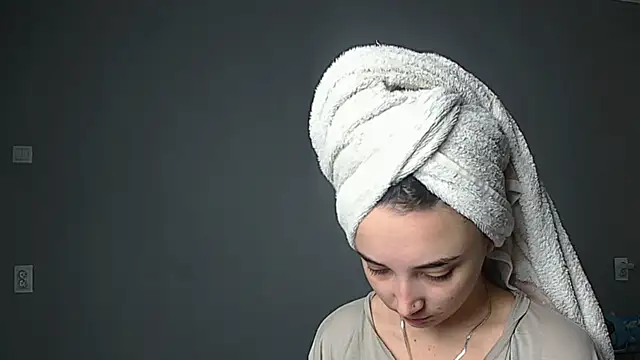 Eva Gloryy online show from 10.10.25