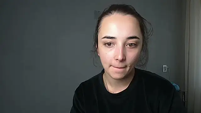 Eva Gloryy online show from 10.19.25