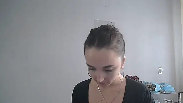 Eva Gloryy online show from 10.23.25