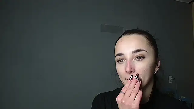 Eva Gloryy online show from 12.13.25