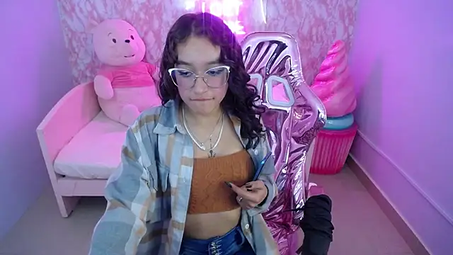 Snapshot of kassandra_ch_ chatting on 02.19.25 kassandra ch online show from 02.19.25